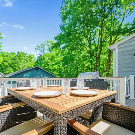 4 Bed, King Bed, Tvs ,Grill, Crib, Kids Essentials,Sleep Noise Machine,Bond Park