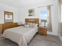 Cozy two-bedroom two bathroom on white sandy beach ファーマーズ・ヒルのホテル