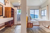 New Luxury Home - 180 degree Ocean Views - Pool/Hot tub  -Sleeps 11 - Chef avail - balcony