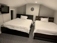 Entire two-unit four-story townhouse, for multi-family vacations; free parking - 4-Star