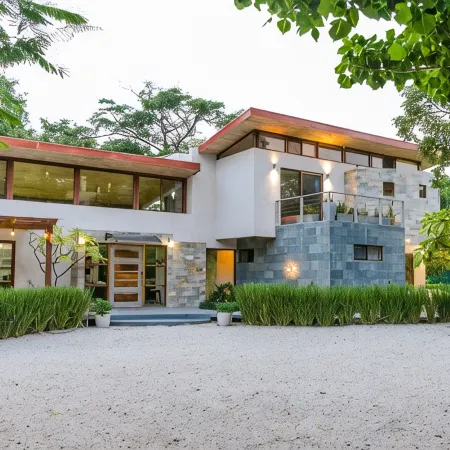 Modern beach Villa - Property can accommodate up to 16 pp - close to the beach