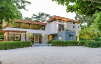Modern beach Villa - Property can accommodate up to 16 pp - close to the beach - 4 tähden