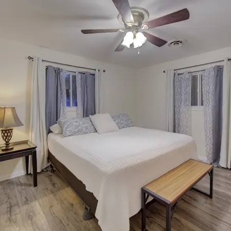 Spacious Hot Tub House w Cal King Beds!