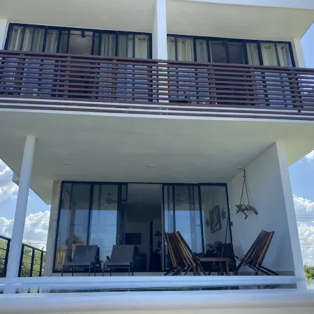 Escape to Paradise, Minimalist 4-BR Beachfront: 300 Mbps with amazing views