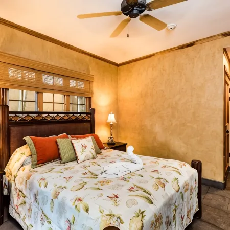 Spacious 2BR/2Bath 5 Star Villa - Steps from Blue Water & White Sand Beach