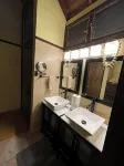 Oceanfront Condo - NEWLY Remodeled furnishings- BEAUTIFUL sunsets every night! - พร้อมWifi