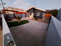 Romantic House with Spacious Hot Tub Spa, Family/Pet friendly and Free Parking - balcony