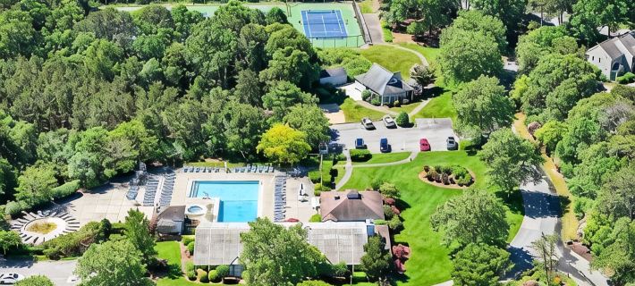 Ocean Edge Condo with Guest Passes to Pool, Golf, and Sports available! Hotels in Brewster