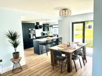 Detached 3 bed 3 bath home 7 mins walk to Padstow Harbour- Pet Friendly Parking - Wi-Fi