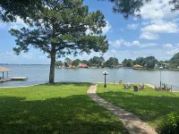 Quiet Neighborhood with a Beautiful Lake View. - 3-Star