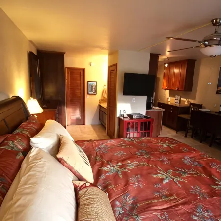 Remodeled Condo 300 Ft From The Ocean!!!