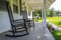 Miss Audrey’s House is a charming cottage in the heart of historic Richmond Hill - 3-Star