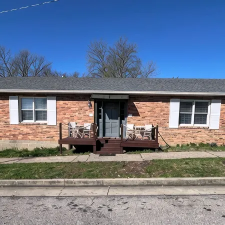 Riverside Retreat ~ One Story ~ 3bd/2ba ~ Steps to the River & Main St