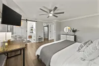 NEW Naples Modern Farmhouse w/Heated Pool, Sleep 10 - 3 tähden