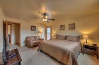 Canyon & Sky: Hot Tub Sanctuary, Redrock Patio Lounge, & Sunset Deck Views! SG2 - 3 stjerner