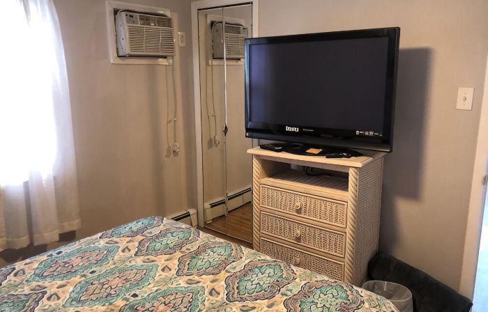 Brigantine Top Location! Walk to Beach, Eateries. 12 Noon Checkout. Dogs OK
