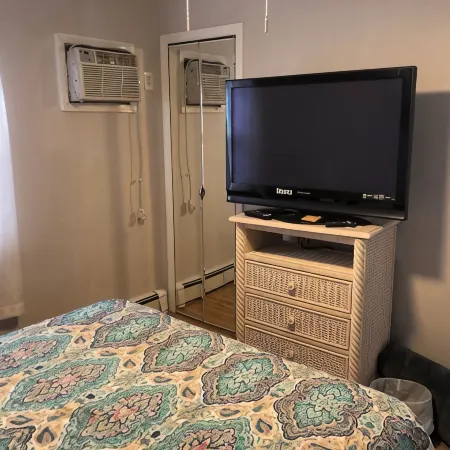 Brigantine Top Location! Walk to Beach, Eateries. 12 Noon Checkout. Dogs OK