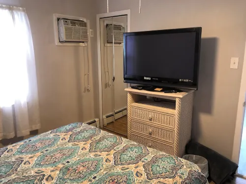 Brigantine Top Location! Walk to Beach, Eateries. 12 Noon Checkout. Dogs OK - 2-Star