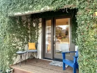 Private Suite with separate entrance and private bath - Wi-Fi