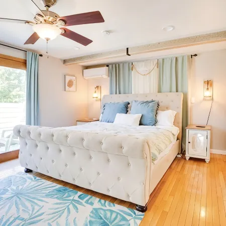 Turquoise Cottage - Indoor Pool,Hot Tub,Bring Your Pup,Short Walk to North Beach