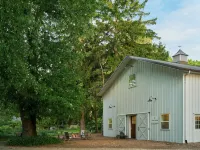 Creekside House on 30 Acres with Kayaks/Pool/Farm/River/Trails/Pets, near Beach - 4 tähden