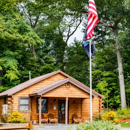 Log Cabin Retreat, Cayuga Wine Trail, Dogs Welcome, Open Year-round