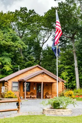 Log Cabin Retreat, Cayuga Wine Trail, Dogs Welcome, Open Year-round - 4 étoiles