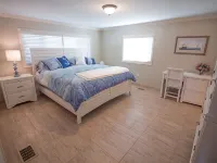 Relax in the Dolphin Retreat! Waterfront house with dock and kayaks. - 3-Star