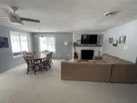 Beautiful Lake House & Spacious 4 BR - 3つ星