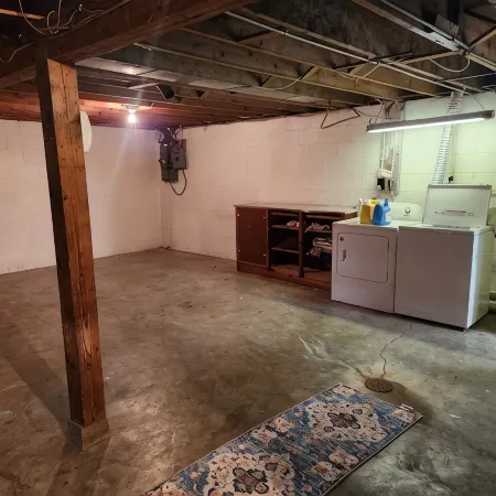 Charming Family 1-level and pet-friendly Home