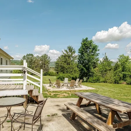 Afton Farmhouse - Mountain Views off Route 151