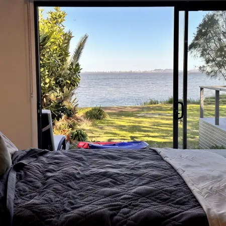 Perfect Retreat Absolute waterfront, Stunning View and Direct Access to water.