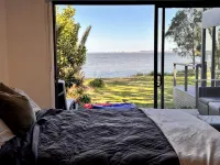 Perfect Retreat Absolute waterfront, Stunning View and Direct Access to water. - Beach