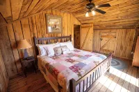 Hot Tub, Patio, and Fire Pit - Cooper's Ozark Cabin - Chalets
