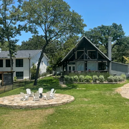 Luxury Lakefront @ Cedar Creek. Private luxury heated pool and Hot Tub!