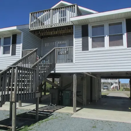 Just steps to the beach, bar, and playground park!