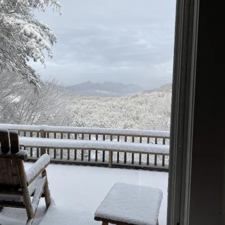 Fabulous Mountain View Chalet close to Everything in North Conway. Pet Friendly