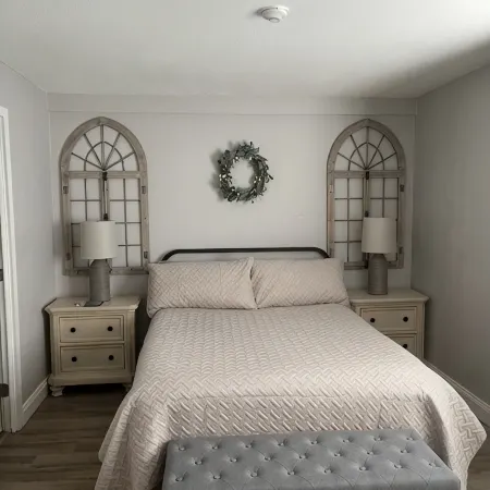 Adorable, updated condo.  Walk to Weirs Beach. Near Bank of N.H.Pavilion.