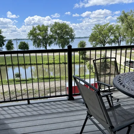 Cozy Lake View Condo
