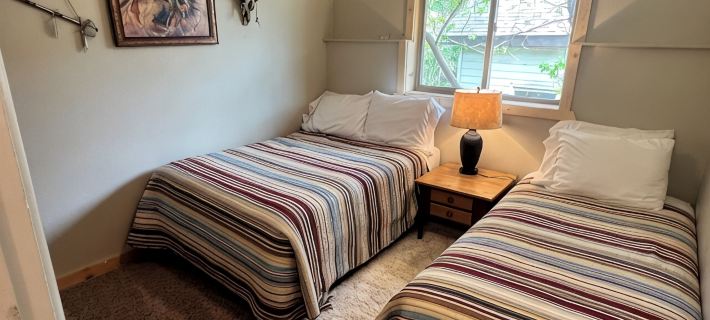 Charming 3 bedroom home minutes away from Deadwood! Отели в г. Лидс
