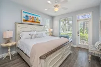 "Seaside Bliss: Waterfront Villa Just Steps from the Beach" - Villaer