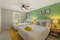 5 Bedroom Paradise Escape with Huge Pool, BBQ, Arcade and Playset - balcony