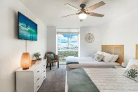 Sunset Harbor and Ocean Views, Modern Coastal Design, Beachfront Resort - โฮมสเตย์