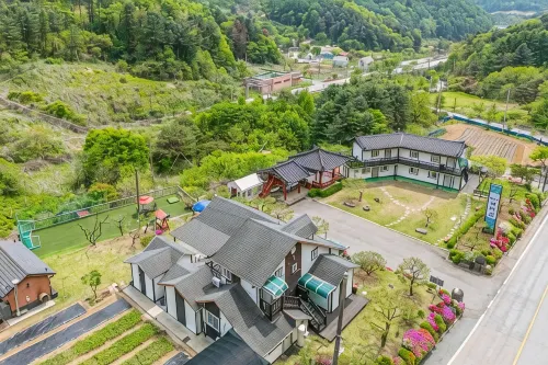 Gangchon White House in the Forest - Pensions