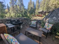 Riverfront Cottage 5 Minutes from Palisades Tahoe 10 minutes to Lake Tahoe - 3 étoiles