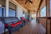Quiet Mountain-Top Cabin, Gorgeous Views of Great Smoky Mountains with Hot Tub - Boutique