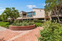 Highly Upgraded 2 Bedroom 2.5 Bath Condo Located in Gated Complex On the Bluff - 3-Star