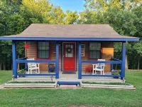 The Patriot Cabin -  Rustic Charm & Modern Comfort, Sleeps 4 - Wifi