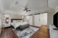 One Story House, King Beds, TV in all bedrooms, Desks, Grill and Pool. - 4つ星