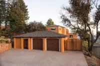 Modern Italian Villa with Infinity Pool & Panoramic Views - Villas